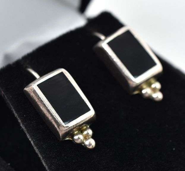 Sterling Silver Dangle Earring with Black Onyx Gemstones