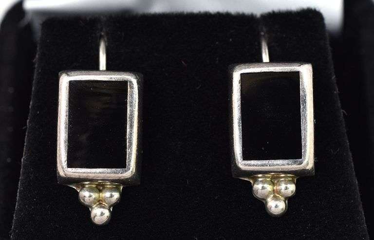 Sterling Silver Dangle Earring with Black Onyx Gemstones
