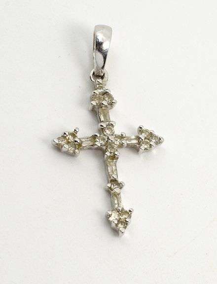 Tasteful Wwhite Gold & Diamond Cross