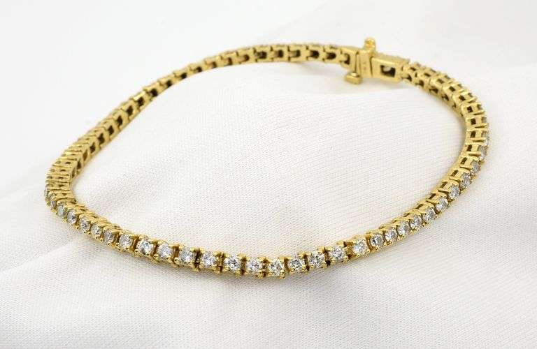 Approximately 2 Ct. T. w. Diamond Tennis Bracelet
