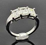Sparkling 14 Kt White Gold Plate 3.05 Ct VVs1 F-G Simulated Diamond Ring