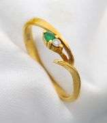 Cute Little 18K YG Emerald & Diamond Ring
