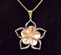 Pretty 18K Multi-Gold Flower Pendant Necklace