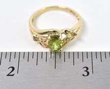 Cute 10K Yellow Gold Flower Peridot Gemstone Ring