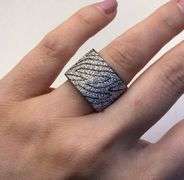 STUNNING AND STYLISH 18K WHITE GOLD DIAMOND COCKTAIL RING