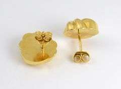 Feminine 18K YG Shell Like Button Earrings
