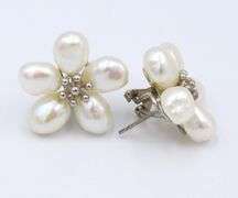 2 Pairs of 925 sterling silver pearl earrings