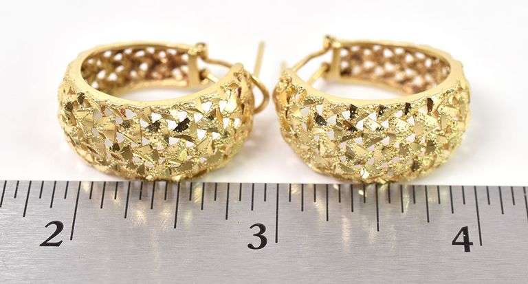 Aspiring 14K Yellow Gold Hoop Earrings