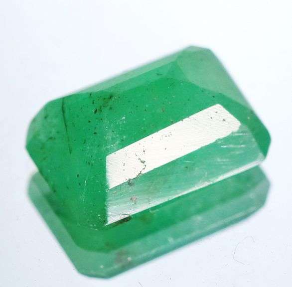 Outstanding 1.70ct top green Emerald