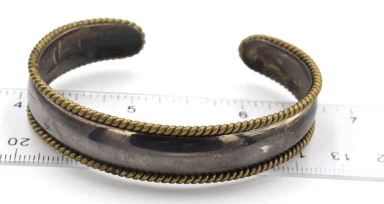 Lot of 2 Vintage 925 sterling silver bangles