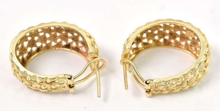 Aspiring 14K Yellow Gold Hoop Earrings