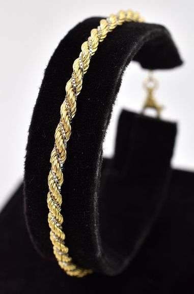 Charming 14K Yellow Gold Chain Link Bracelet