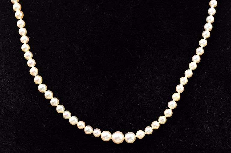 Pretty 14K Yellow Gold Pearl Necklace