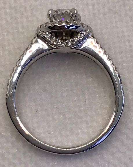 GORGEOUS 14K WHITE GOLD HALO SET DIAMOND ENGAGEMENT RING