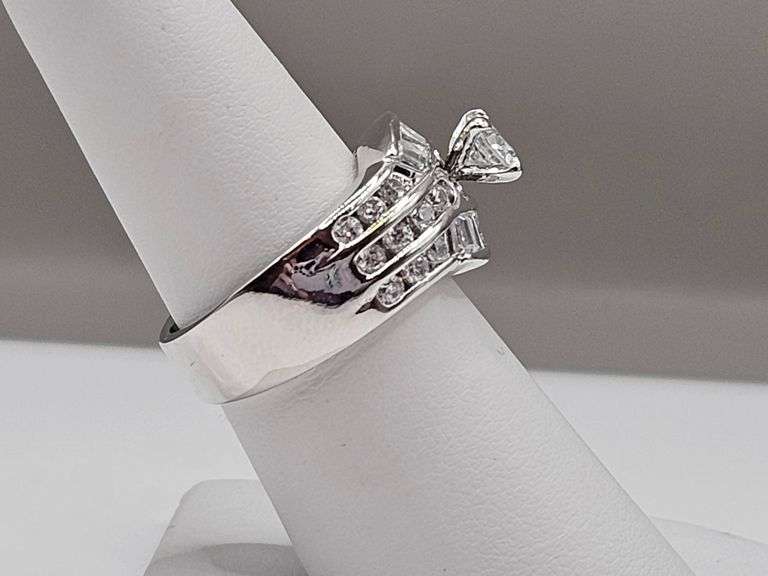 Stunning 14 Kt White Gold Plated VVs1  E-F Simulated Diamond Ring