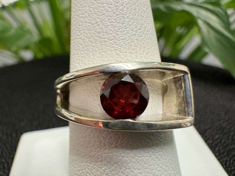 Sterling Silver Natural Garnet Gemstone Ring Size 8