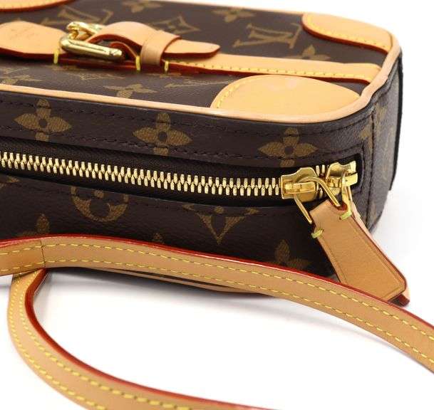 Louis Vuitton Vallisette Vertical monogram handbag