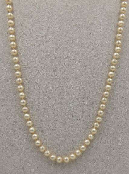 Pearl necklace