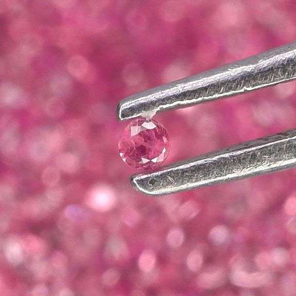 High grade 3.01ct pink Sapphire set