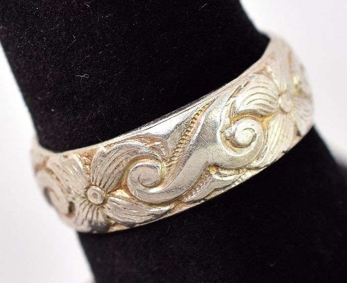 Flower Engraved Ring in Sterling Silver