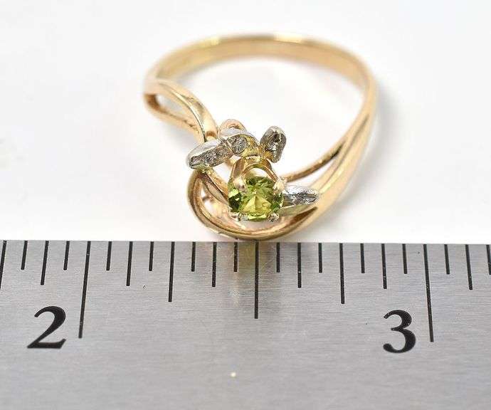 Dazzling 14K Yellow Gold Peridot and Diamond Gemstone Ring