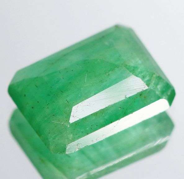 Nice green 2.33ct classic Colombian Emerald