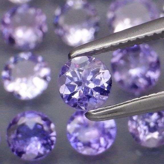 Glittering 4.39ct unheated Tanzanite set