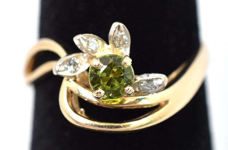 Dazzling 14K Yellow Gold Peridot and Diamond Gemstone Ring