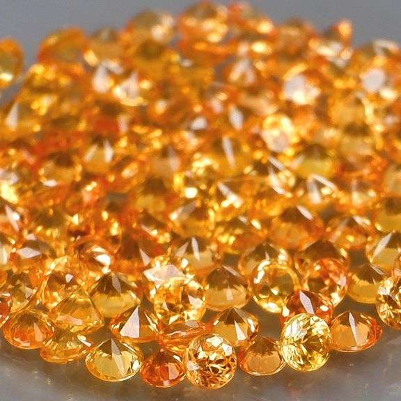 Glittering 3.24ct golden Sapphire set