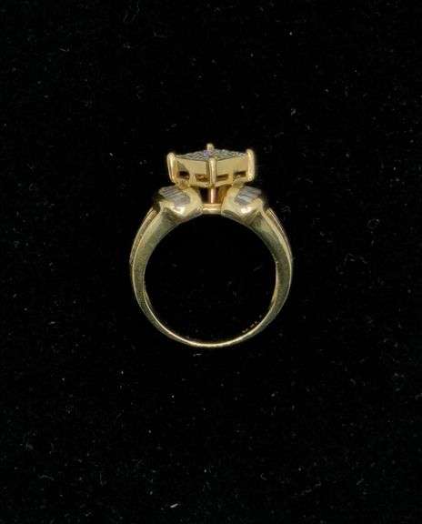 14K YELLOW GOLD RING WITH PRINCESS CUT AND BAGUETTES