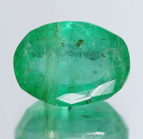 Fantastic color! 2.17ct vibrant green Colombian Emerald