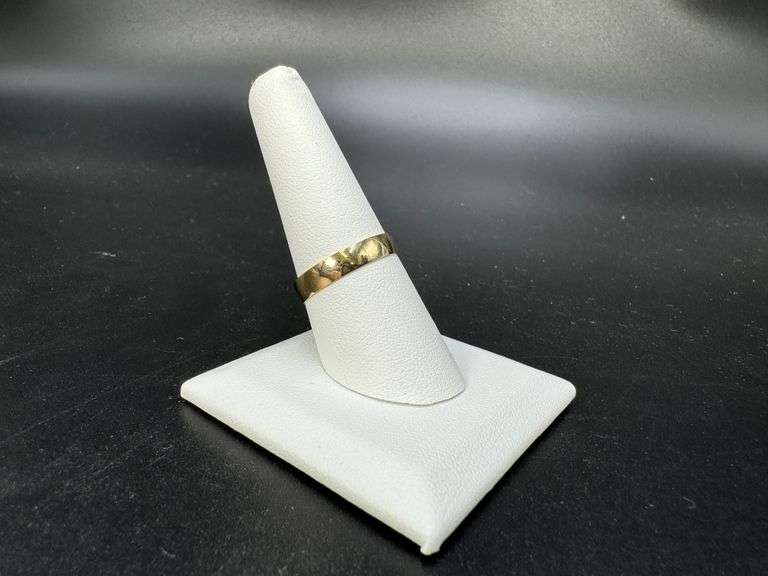 10k Yellow Gold 4mm Wedding Band Size 9