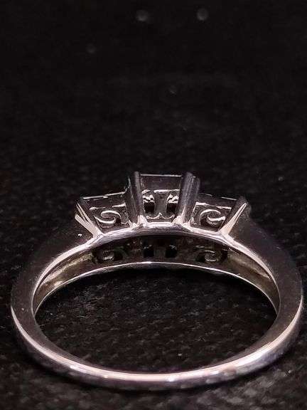 A GLEAMING 14K WHITE GOLD RING WITH PRINCESS CUT DIAMONDS