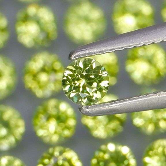 Fantastic 4.39ct 3mm round cut Peridot set