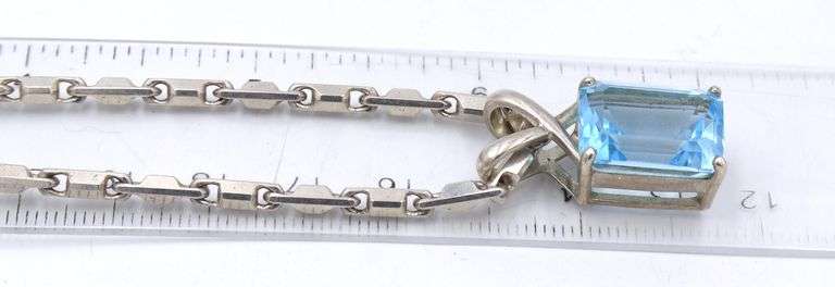 925 Sterling silver Blue topaz pendant on Italian chain necklace