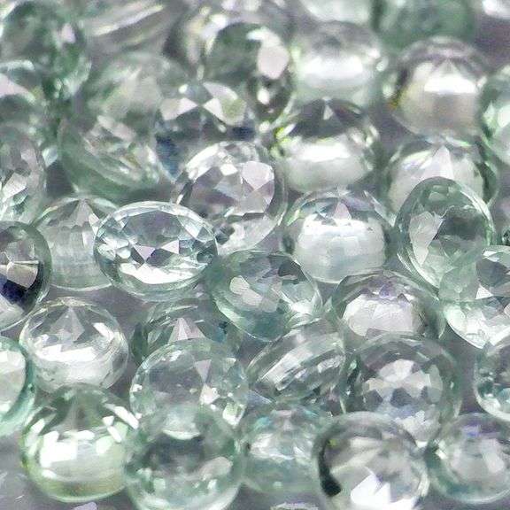 Fantastic 5.18ct diamond cut GREEN Sapphire set