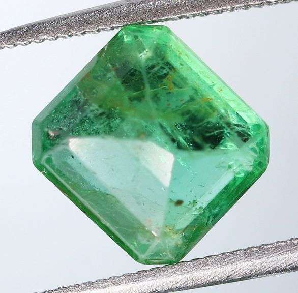 Charming 1.68ct bright green Emerald