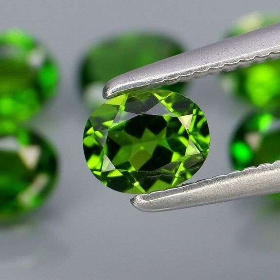 Top forest green 2.26ct Chrome Diopside set