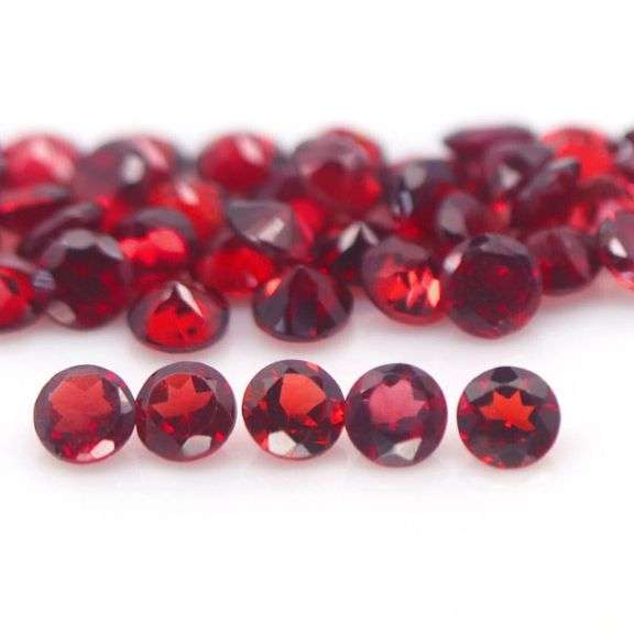 Ravishing wine red 12ct untreated Garnet set