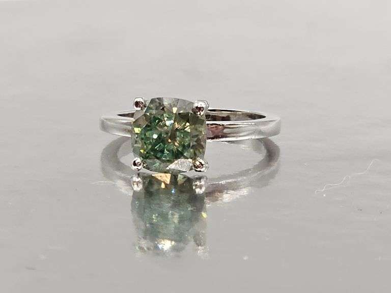 Sparkling 14 K White Gold Plate 3.25 Ct VVs1  Lab Simulated Diamond Ring