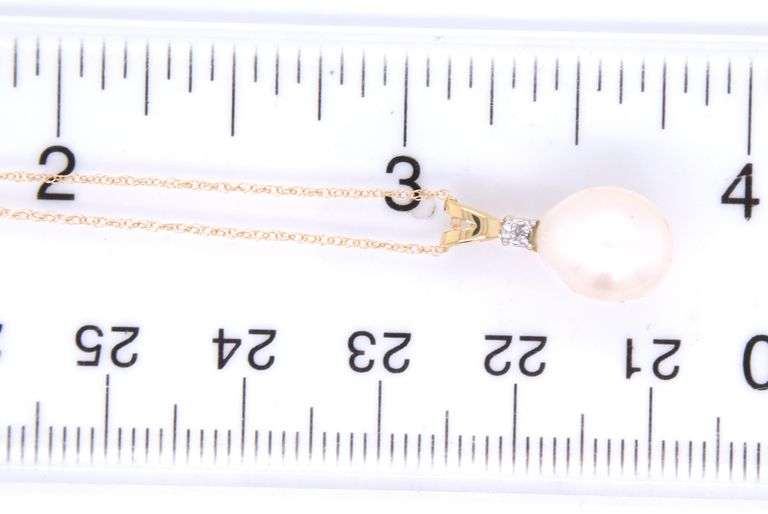 14kt Yellow gold 8.5mm Teardrop pearl and diamond pendant on chain necklace