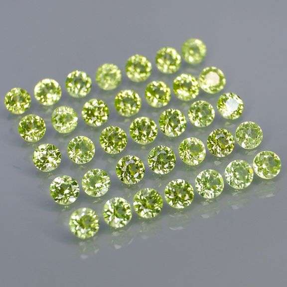 Fantastic 4.39ct 3mm round cut Peridot set
