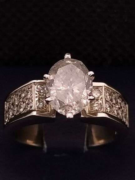 OVAL EXCELLENCE IN 14K WHITE GOLD