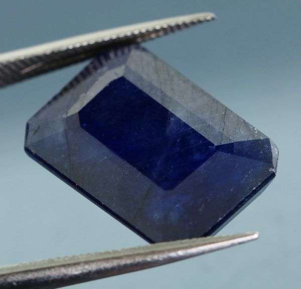 Big! 13.33ct Royal blue Sapphire from Madagascar
