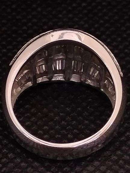 A GLEAMING 14K WHITE GOLD RING WITH BAGUETTES