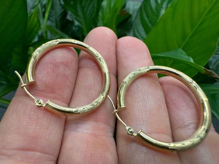 10k Yellow Gold 30mm Leverback Hoop Earrings w/ Diamond Cut Designs