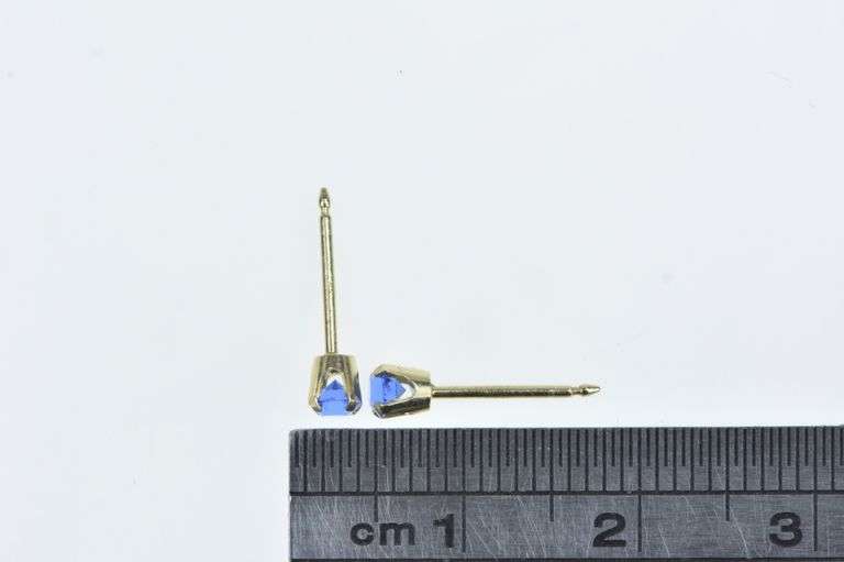 14K Yellow Gold Round Syn. Sapphire Solitaire Vintage Stud Earrings