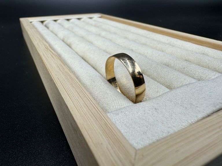10k Yellow Gold 4mm Wedding Band Size 9