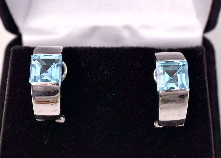 Extremely fine Topaz Earrings in 18K White Gold