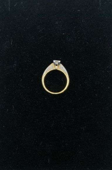 14K YELLOW GOLD RING WITH PRINCESS CUTS AND BAGUETTES